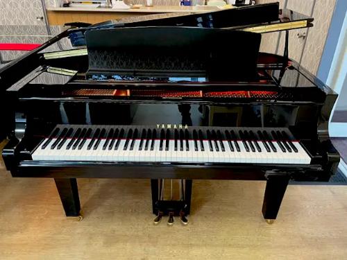 ハタケヤマ楽器の中古ピアノ写真