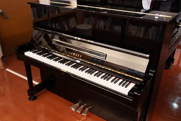 新響グランドピアノサロンの中古ピアノ写真