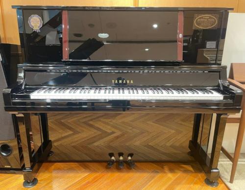山野楽器の中古ピアノ写真